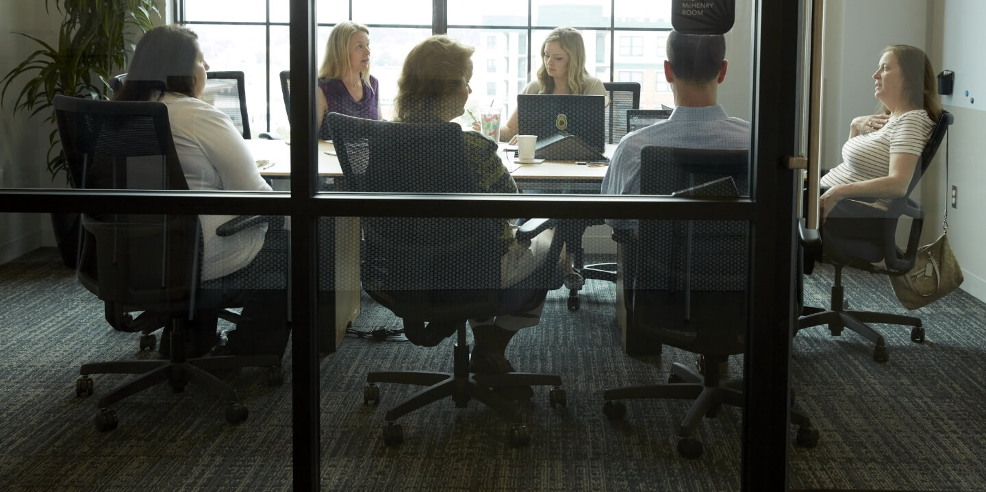 employees meeting - hero background image homepage - 1440x718